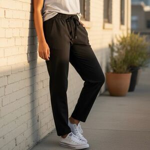Lululemon Black High Rise Joggers Size 6 • Stretch Travel Athleisure Pants
